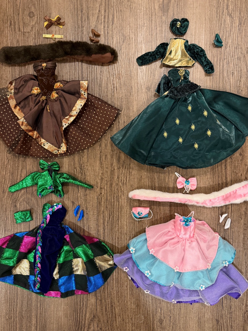 1998 Vintage The Brass Key “Gallery of the Gowns” complete set + accessories